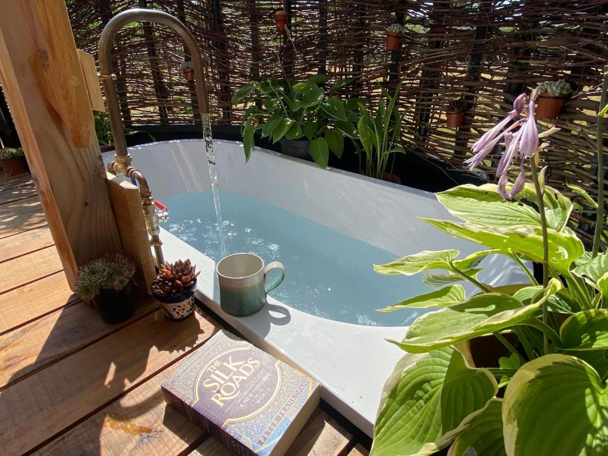 Dol Swynol Glamping Luxury Cabin With Outdoor Bath Villa Aberystwyth Exteriör bild